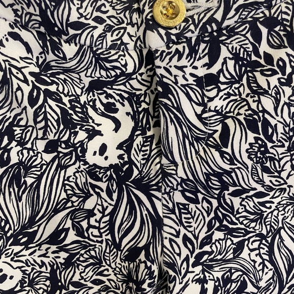 Lilly Pulitzer Navy and White Scalloped Shorts - Picture 4 of 7